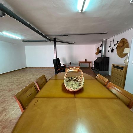 Casa Grande De Tres Plantas Con Parking Gratis Villa Linares  Exterior photo